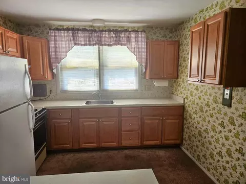 Kitchen - 19 Hilbert Ct, Reading, PA 19606 photo 1 of 2