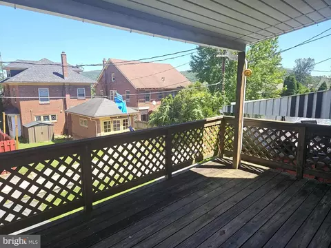 Exterior - 19 Hilbert Ct, Reading, PA 19606 photo 2 of 5