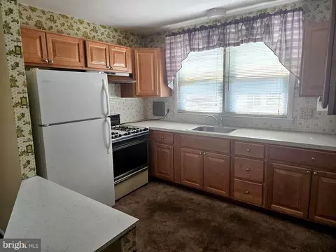 Kitchen - 19 Hilbert Ct, Reading, PA 19606 photo 2 of 2