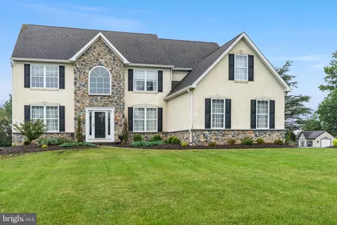 17 Valley Brook Rd, Boyertown, PA 19512