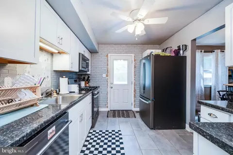 Entry Way - 60 Sage Dr, Reading, PA 19608 photo 3 of 4