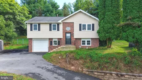 60 Sage Dr, Reading, PA 19608