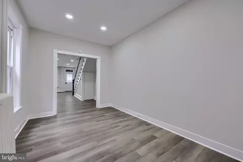 Entry Way - 814 Pear St, Reading, PA 19601 photo 4 of 9