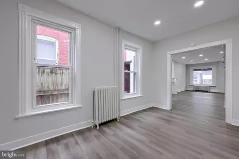Living - 814 Pear St, Reading, PA 19601 photo 7 of 10