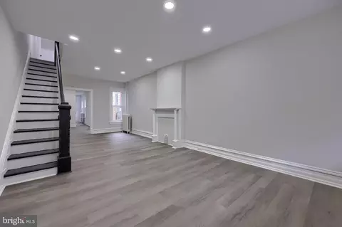 Living - 814 Pear St, Reading, PA 19601 photo 1 of 10