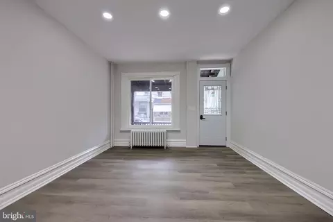 Living - 814 Pear St, Reading, PA 19601 photo 3 of 10