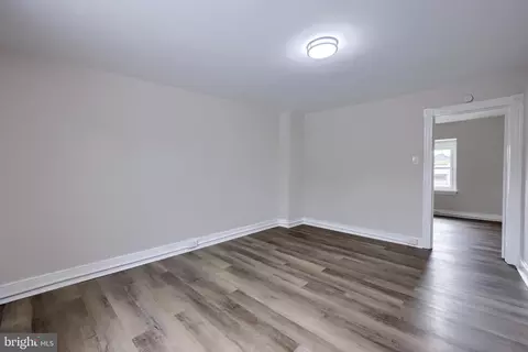 Living - 814 Pear St, Reading, PA 19601 photo 8 of 10