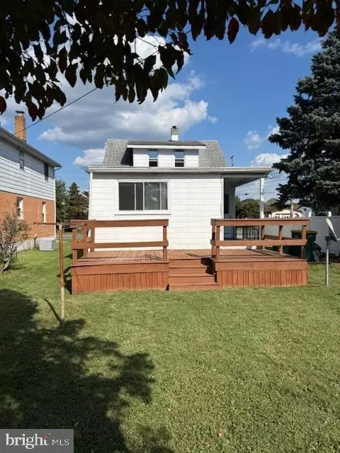 608 W Wyomissing Blvd, West Lawn, PA 19609