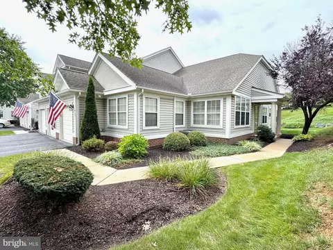 320 Oak Hill Ln, Wyomissing, PA 19610