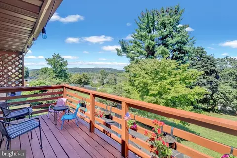 Exterior - 4621 Hillside Rd, Reading, PA 19606 photo 3 of 4