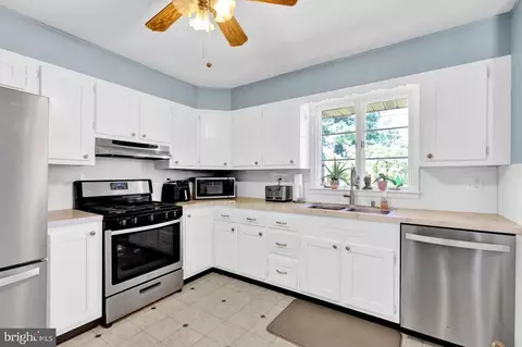 Kitchen - 4621 Hillside Rd, Reading, PA 19606 photo 3 of 4