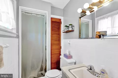 Bath - 4621 Hillside Rd, Reading, PA 19606 photo 2 of 3