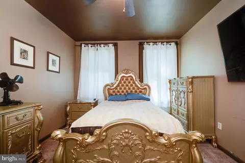 Bedroom - 535 Laurel St, Reading, PA 19602 photo 2 of 7
