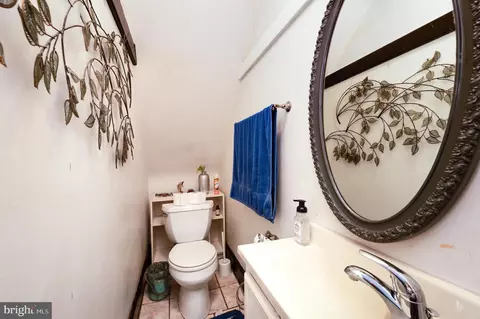 Entry Way - 535 Laurel St, Reading, PA 19602 photo 3 of 5