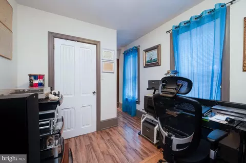 Entry Way - 535 Laurel St, Reading, PA 19602 photo 4 of 5