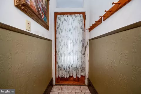 Entry Way - 535 Laurel St, Reading, PA 19602 photo 1 of 5