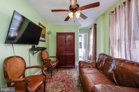 Living - 535 Laurel St, Reading, PA 19602 photo 1 of 2