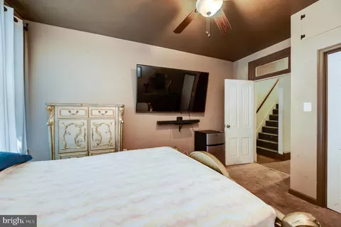 Bedroom - 535 Laurel St, Reading, PA 19602 photo 4 of 7