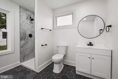 Bath - 1131 Broadway Blvd, Reading, PA 19607 photo 2 of 3