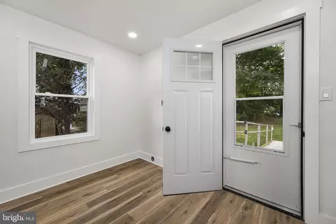 Entry Way - 1131 Broadway Blvd, Reading, PA 19607 photo 6 of 7