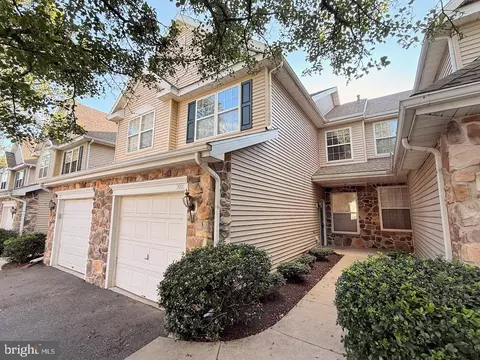 102 Country Ln, Morgantown, PA 19543