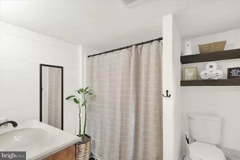 Bath - 524 Pershing Blvd, Reading, PA 19607 photo 1 of 1