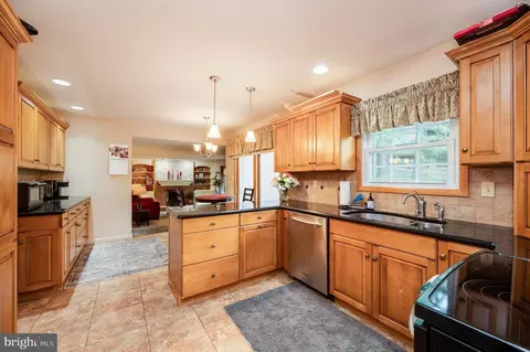 15 Nassau Cir, Reading, PA 19607 photo 11