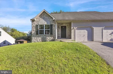 738 Seem Dr, Kutztown, PA 19530