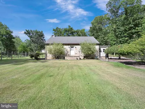 4 Ash Ln, Oley, PA 19547
