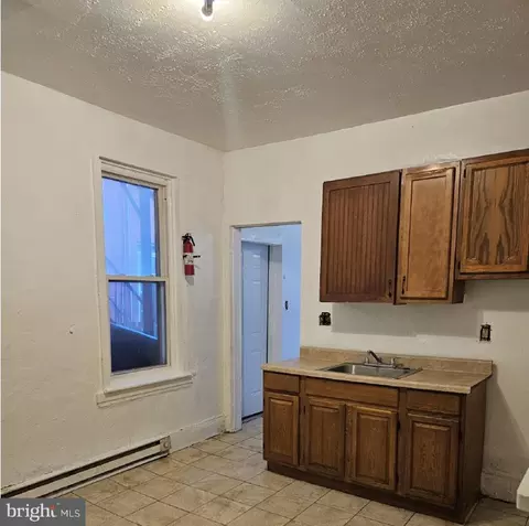 Entry Way - 321 N 6th St, Reading, PA 19601 photo 2 of 4