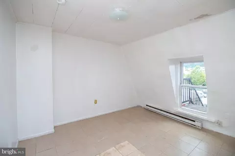 Bedroom - 321 N 6th St, Reading, PA 19601 photo 4 of 5