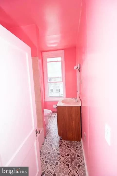 Bath - 321 N 6th St, Reading, PA 19601 photo 2 of 2