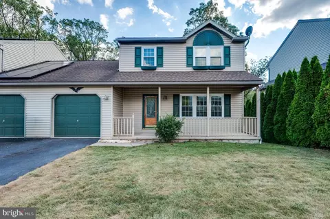 6122 Pond View Dr, Birdsboro, PA 19508