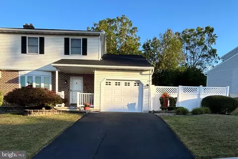 1727 Acorn Dr, Reading, PA 19608