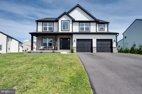 1025 River Crest Dr, Reading, PA 19605