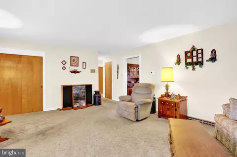 Living - 130 Dries Rd, Reading, PA 19605 photo 3 of 3