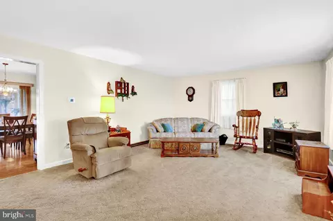 Living - 130 Dries Rd, Reading, PA 19605 photo 1 of 3