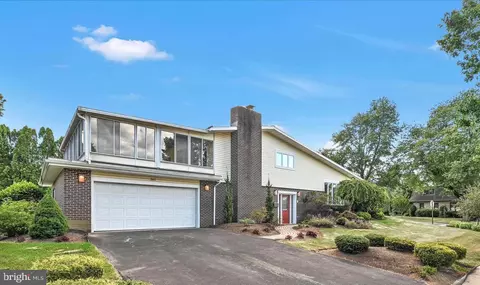 301 Warwick Dr, Wyomissing, PA 19610