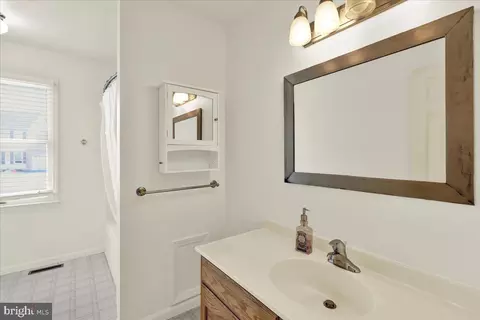 Bath - 3105 Daniel Dr, Reading, PA 19608 photo 3 of 3