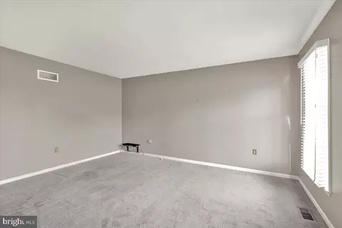 Living - 3105 Daniel Dr, Reading, PA 19608 photo 2 of 6