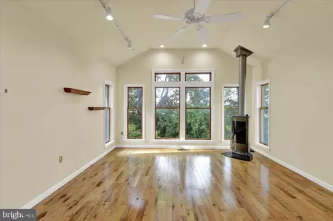Living - 3105 Daniel Dr, Reading, PA 19608 photo 5 of 6