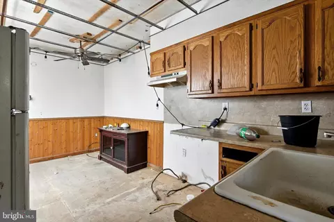 Entry Way - 408 Hazel St, Reading, PA 19611 photo 4 of 9