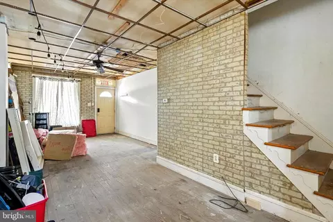 Entry Way - 408 Hazel St, Reading, PA 19611 photo 2 of 9