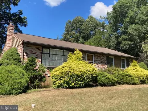 10 Millet Ln, Mohnton, PA 19540