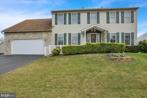 10 Primrose Ln, Reading, PA 19608
