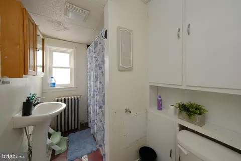 Entry Way - 2803 Kutztown Rd, Reading, PA 19605 photo 4 of 7