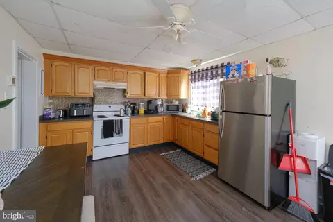 Entry Way - 2803 Kutztown Rd, Reading, PA 19605 photo 5 of 7