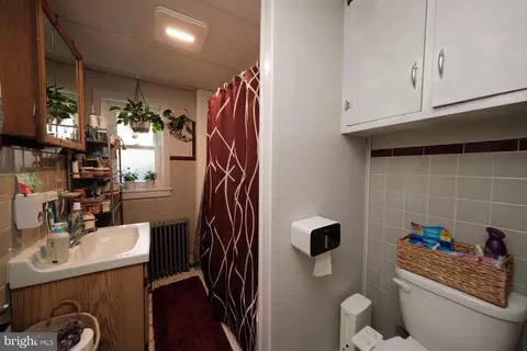 Bath - 2803 Kutztown Rd, Reading, PA 19605 photo 1 of 1
