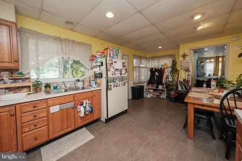 Entry Way - 2803 Kutztown Rd, Reading, PA 19605 photo 3 of 7