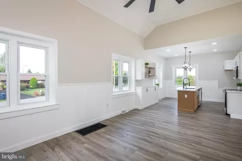 Living - 227 Montrose Blvd, Reading, PA 19607 photo 1 of 2